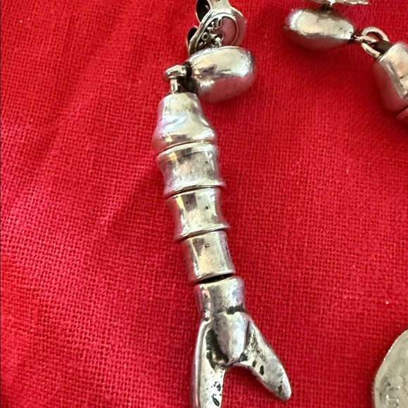 UNO de 50 Metallic Fishbone Earrings - Picture 2 of 3